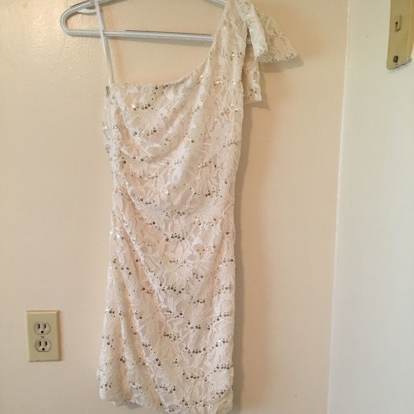 City Triangles | Mini Dress - Picture 6 of 7